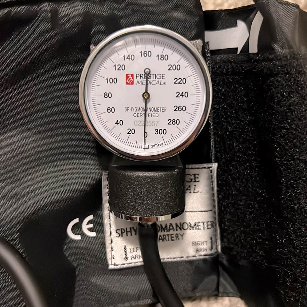 NIB 🩺🫀 BASIC ANEROID ADULT MEDICAL SPHYGMOMANOMETER BLOOD PRESSURE CUFF w/BAG - Picture 8 of 12